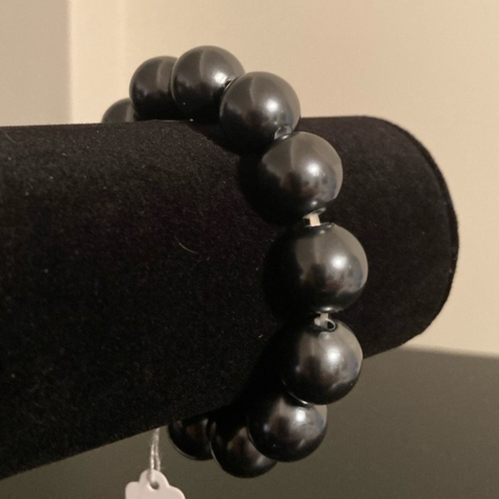 Black beaded stretchy bracelet